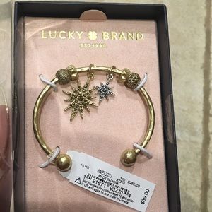 NEW WITH TAGS LUCKY BRAND GOLD BANGLE BRACELET